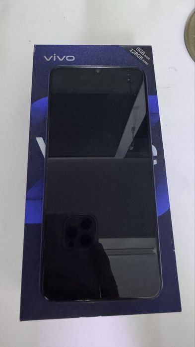 продаю телефон vivo V23e