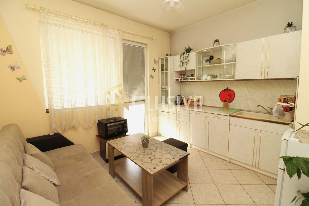 Южно изложение! 3 отделни помещения! На 5 минути от стадион Ботев!