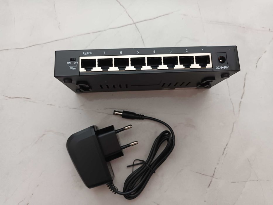 Суич 8-порта, Switch 8 port, осемпортов суич, 1GB, 1000MB + адаптор