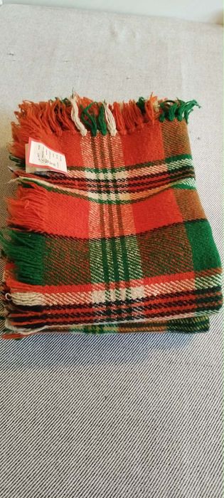 Неизползвани килим, родопски одеала и булана