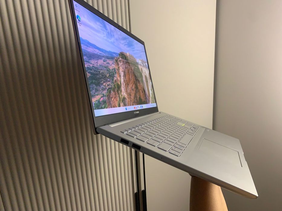Продам ноутбук asus vivobook K513e