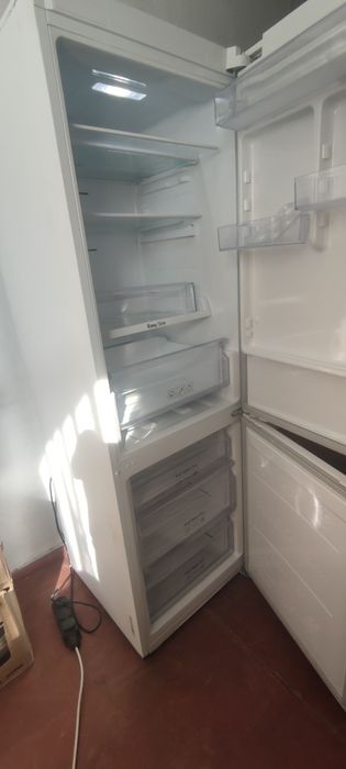 Холодильник Samsung