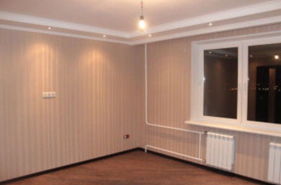 Поклейка обоев. Игорь