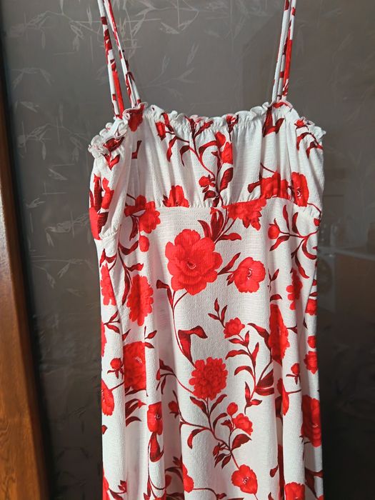 Rochie mărimea M dar recomand pentru mărimea S.