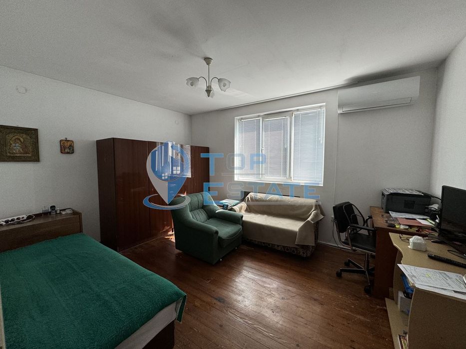 Етаж от къща с гараж в с. Поповци, област Габрово.