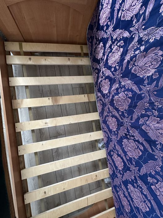 Деревяная кровать Беларусия срочно !