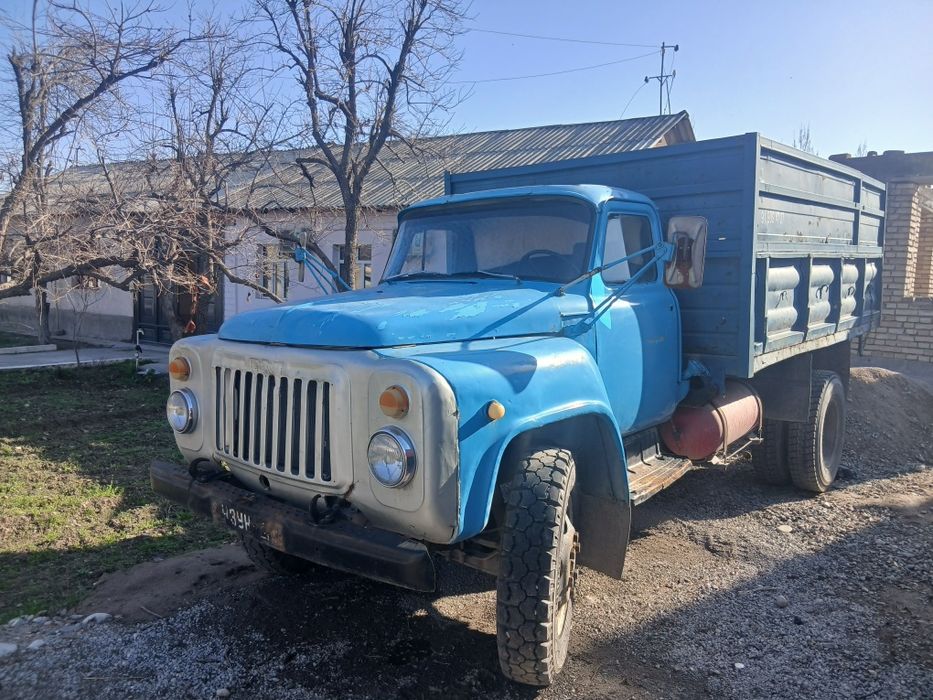 Gaz 53 mashinasi sotiladi