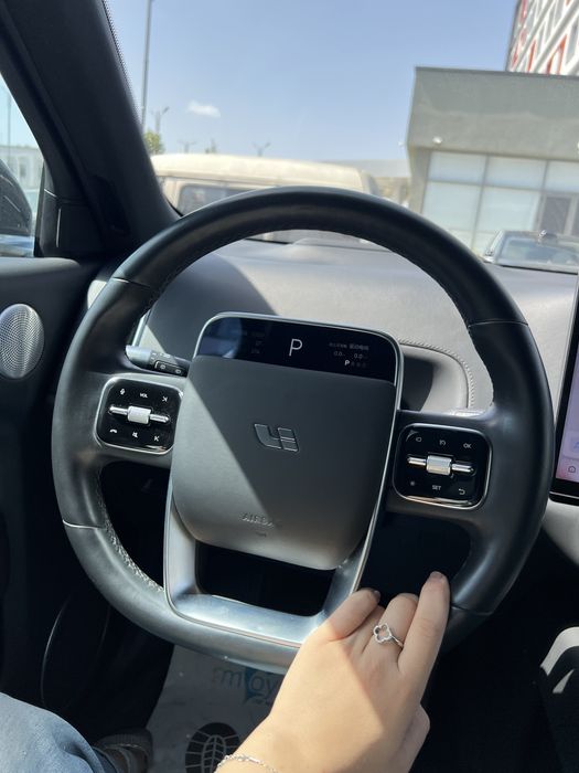 Lixiang L8  18 ming probeg 44000$ nalichida tayyor