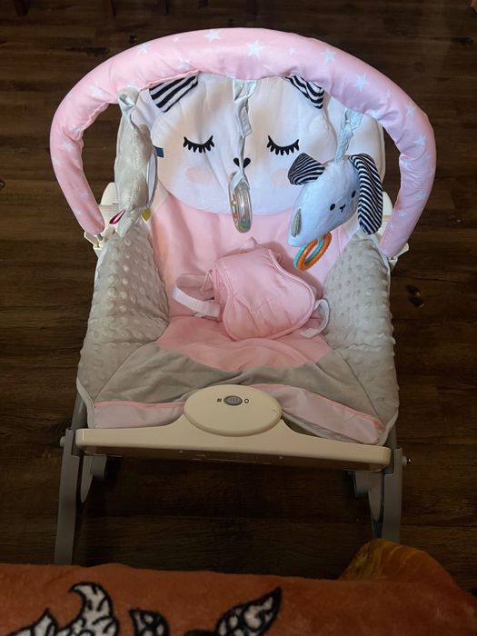 Vând balansoar este nou am și cutia la el