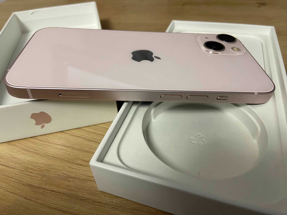 iPhone 13 256GB PINK - Stare impecabilă + 7 huse la pachet
