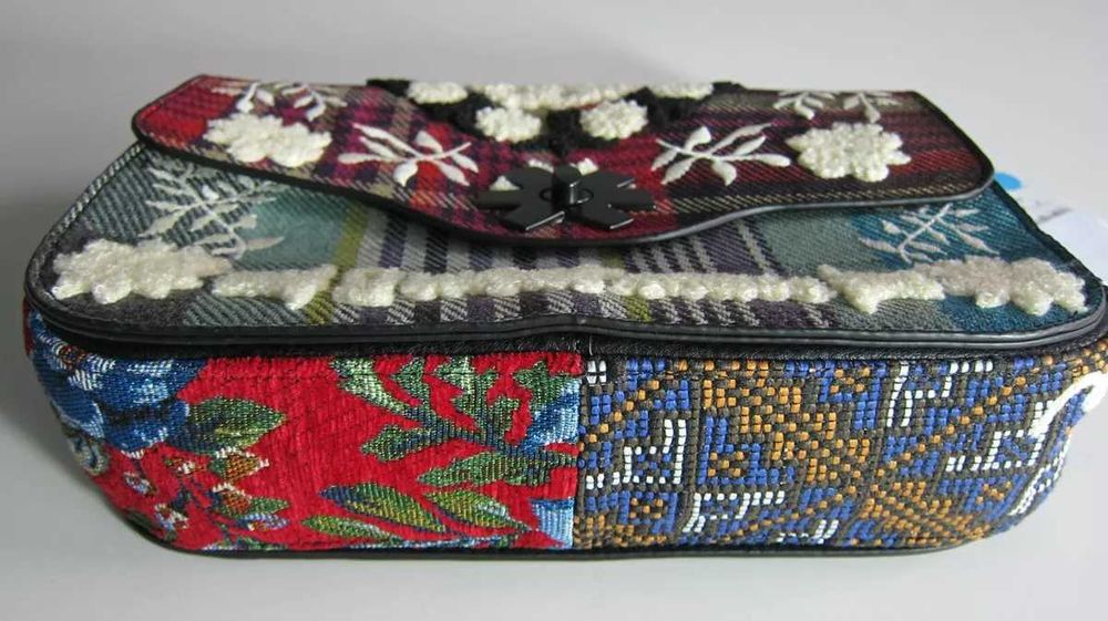 Desigual оригинална дамска цветна чанта