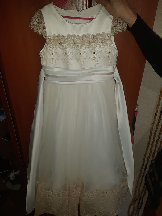 Платье бальное белого цвета