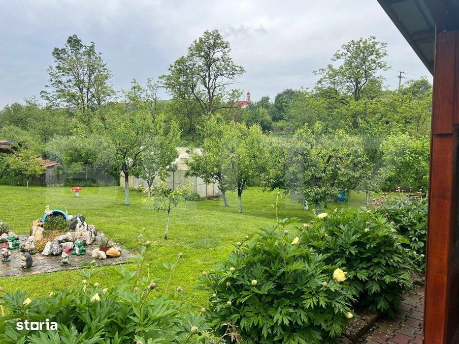 Casa de lemn cu teren generos – 1500 mp in Cerghid, liniste si natur