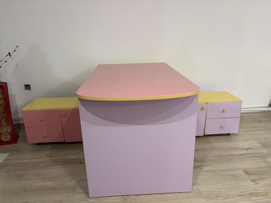 Детско бюро с две шкафчета