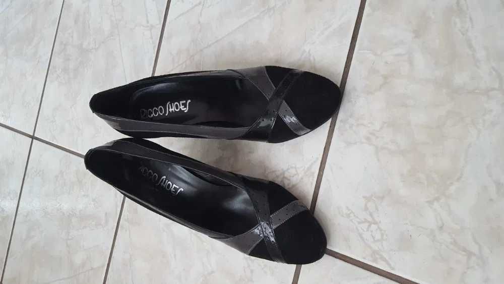 Pantofi negri din piele