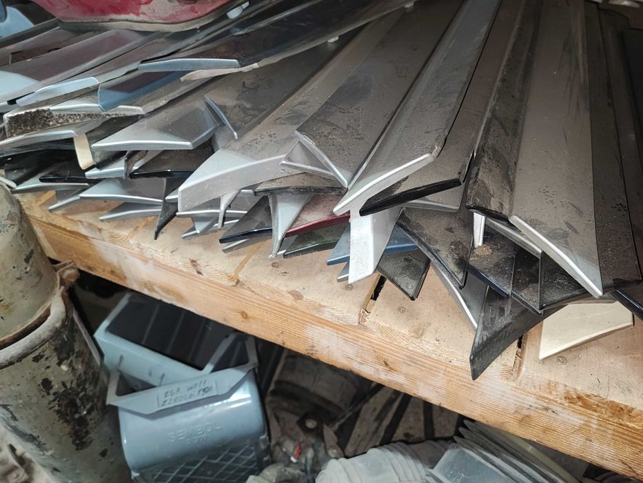 Лайсни за калници и врати  от Мерцедес