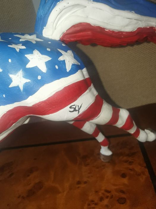 Колекционерска антикварна фигура  кон персонализиран модел на Breyer