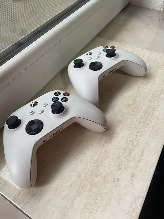 Xbox Series S + 2 controllere, stare foarte buna