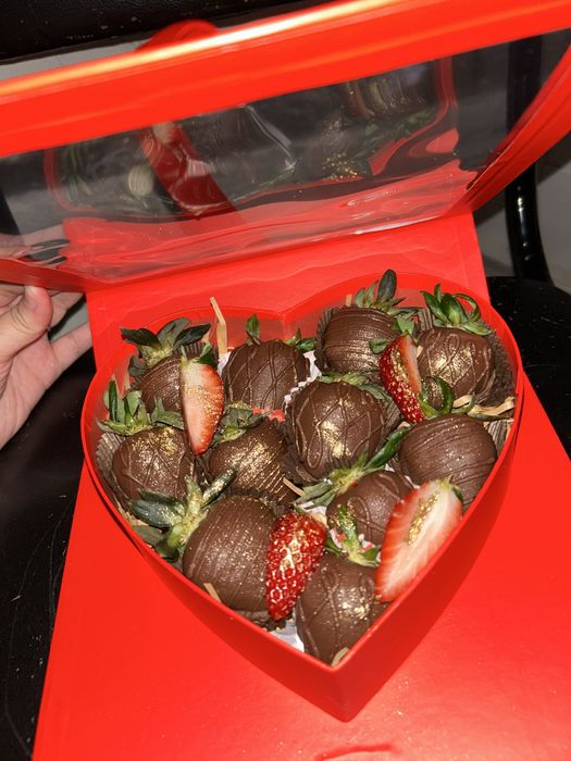 клубника в шоколаде