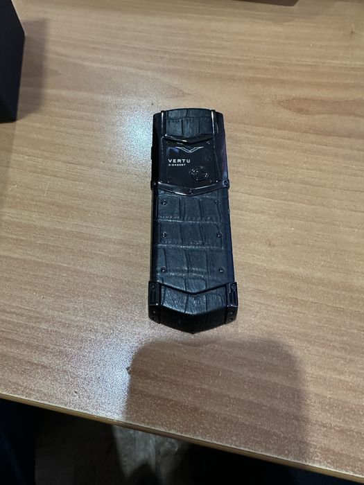 Vertu мобильный телефон