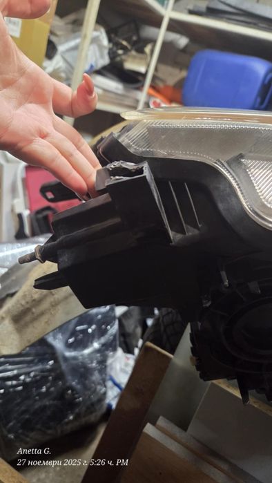 Фар десен Мицубиши Грандис