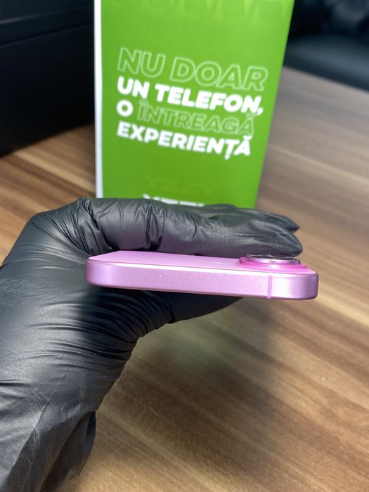 iPhone 16 • 128 GB • Pink