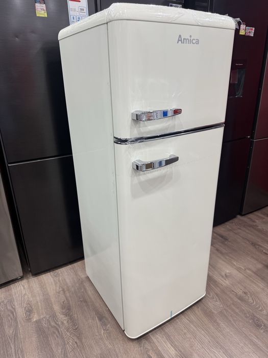 Ретро хладилник Amica с горна камера