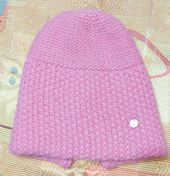 Продам одежду на девочку(кофту и шапку)