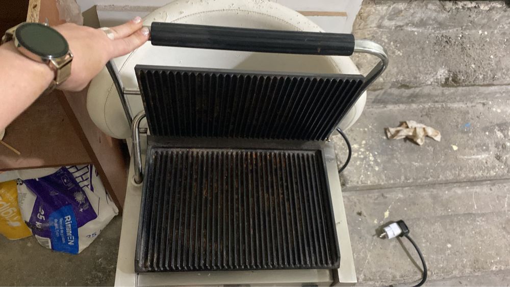 Vând bicicletă fitness ,grill electric profesional , hoverboard și încălzitor apă