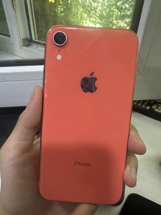 Продаю iPhone XR