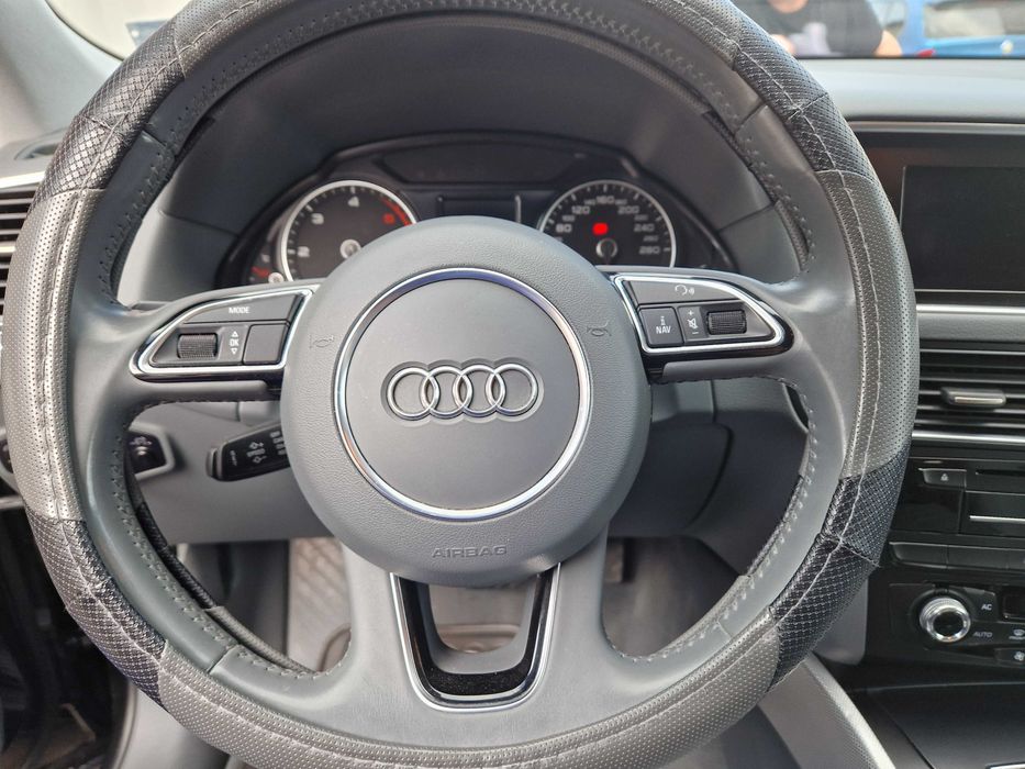 Продавам ауди Q5