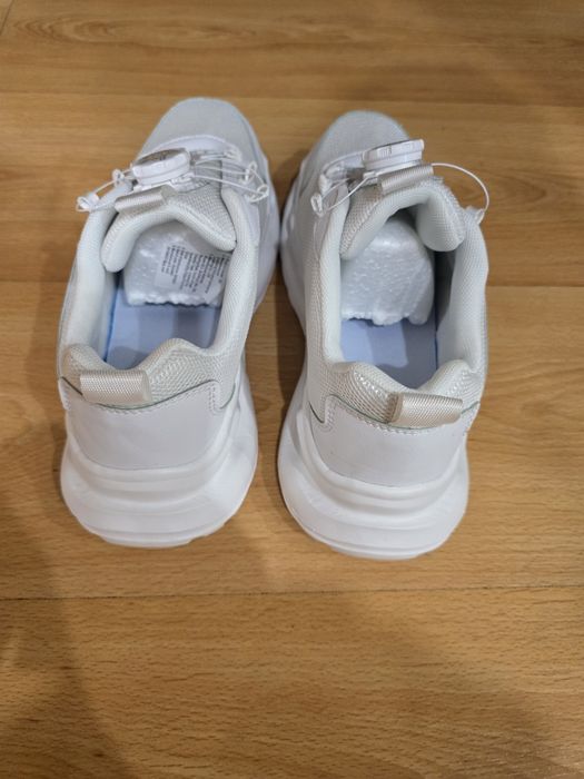 Новые лёгкие кроссовки