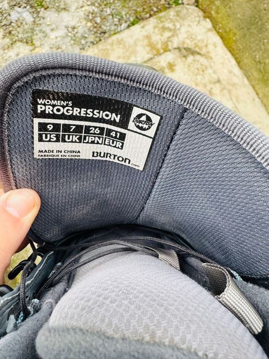 Vand placa snowboard cu legaturi si boots