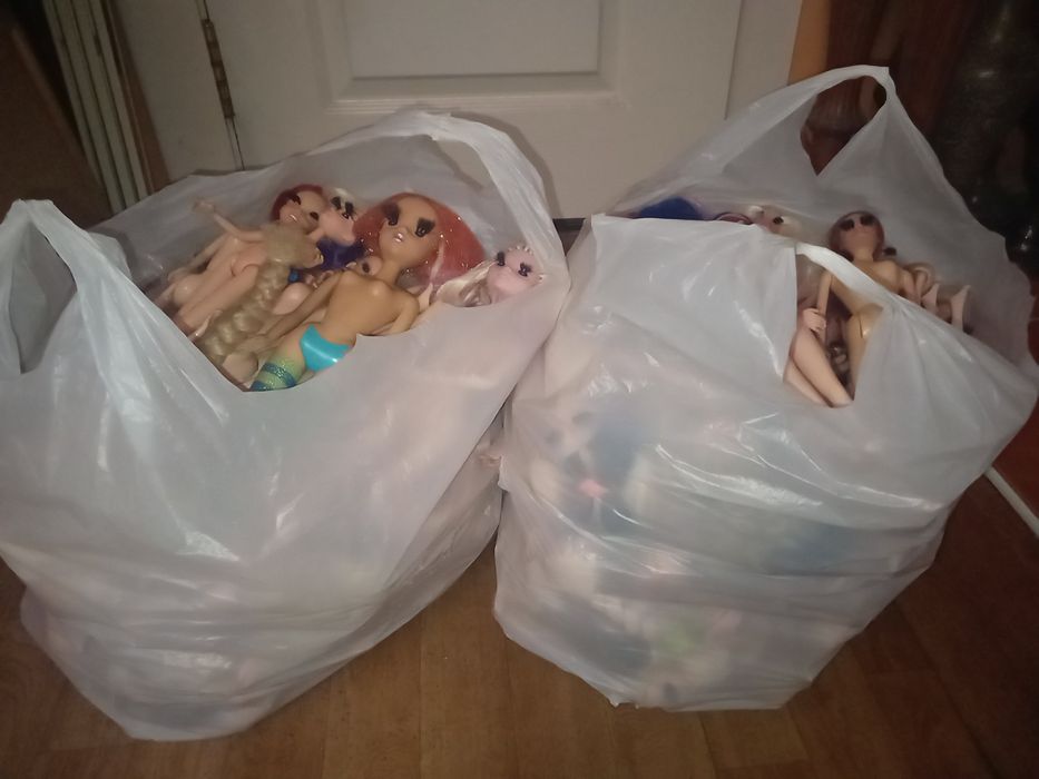Переполненные мешки с Barbie Monster high