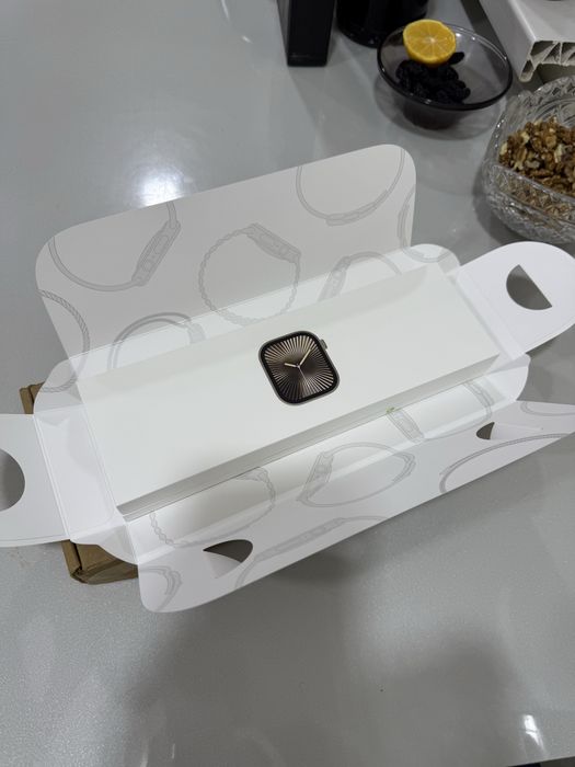 Продам Apple Watch Series 10 46mm Steel Gold Titanium