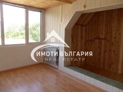 Къща в с.Певците, общ.Карлово