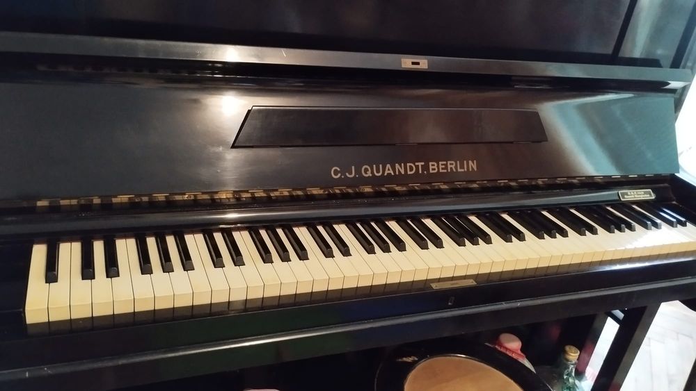 Продавам пияно Варна