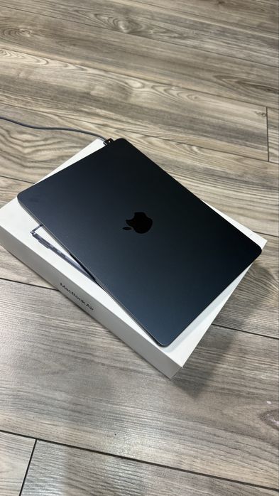 Продам MacBook Air M2 13.6 A2681