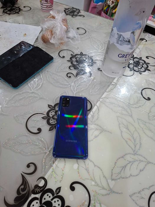 Продавам смартфони