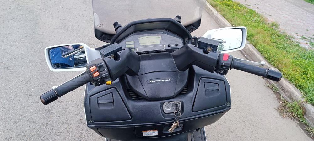 Burgman 650 белый 2003 г.в.