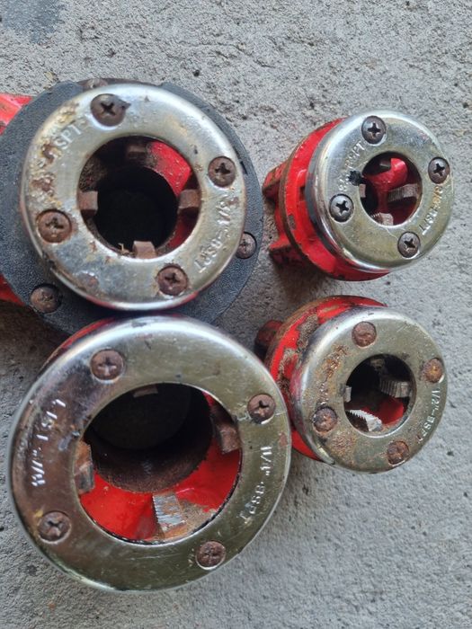 Продам инструмент для нарекания резьбы,