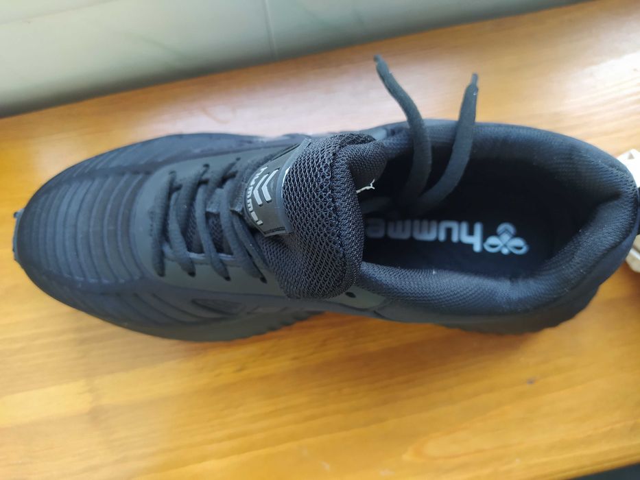 Продавам  маратонки hummel ЧИСТО НОВИ и оригинални маратонки Кеmpa