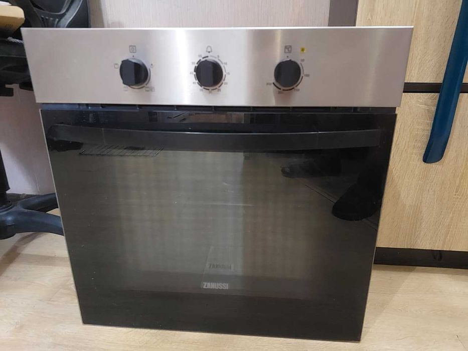 Продам электрический духовой шкаф ZANUSSI