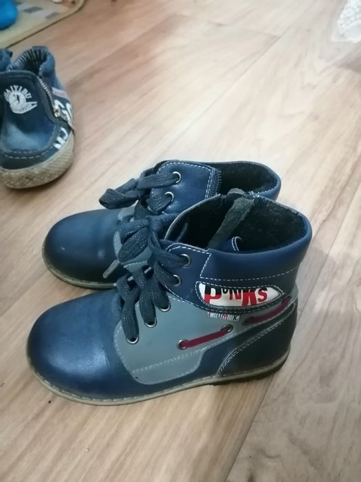 Продам детскую зимнюю обувь
