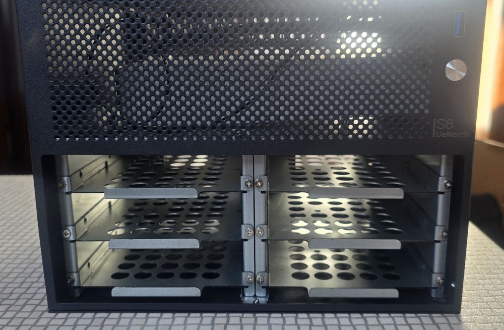 Продавам ITX дънна платка и кутия перфектни за Truenas NAS