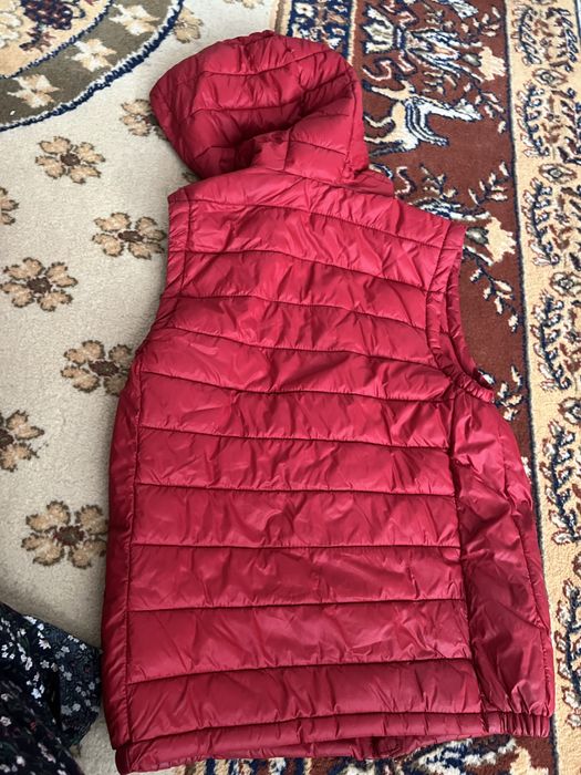 8000тг.Безрукавка для девочки