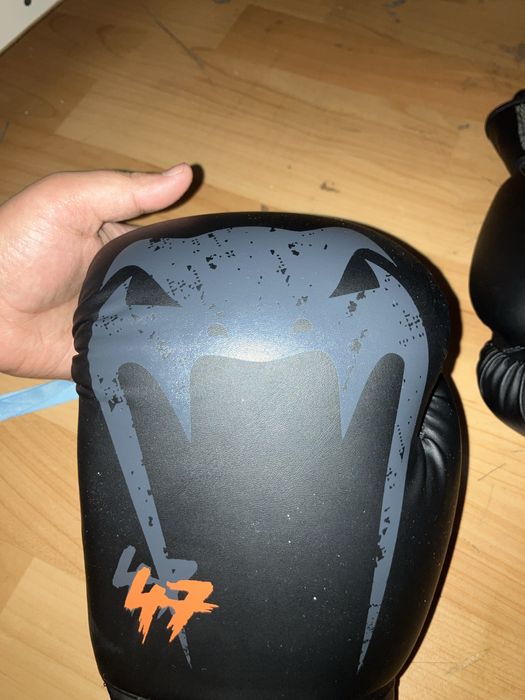 Боксёрски перчатки….. харошые состайаные