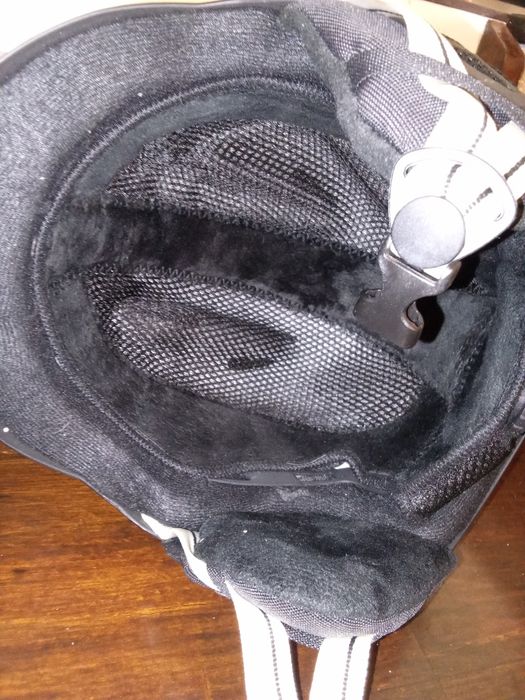 Ски каскa-цвят черен