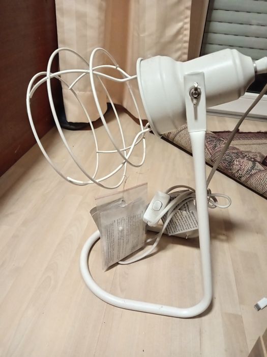 Настолна винтидж лампа нова е