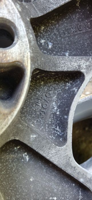 Комплект оригинальных дисков R17. Toyota. Highlander
